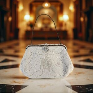 Elegant Vintage Cream Beaded Clutch Bag